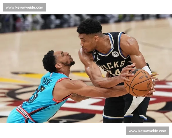 热火硬撼雄鹿东部强强对话季后赛席位争夺战前瞻焦点之夜球星对决走势解析